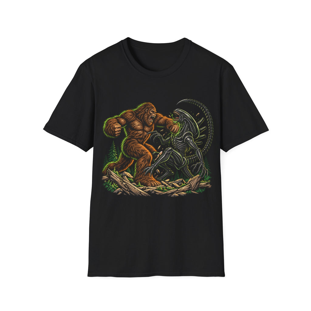 Bigfoot vs xenomorph  T-Shirt