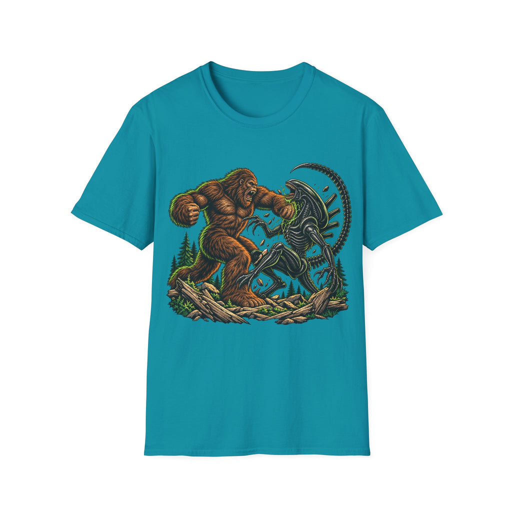Bigfoot vs xenomorph  T-Shirt