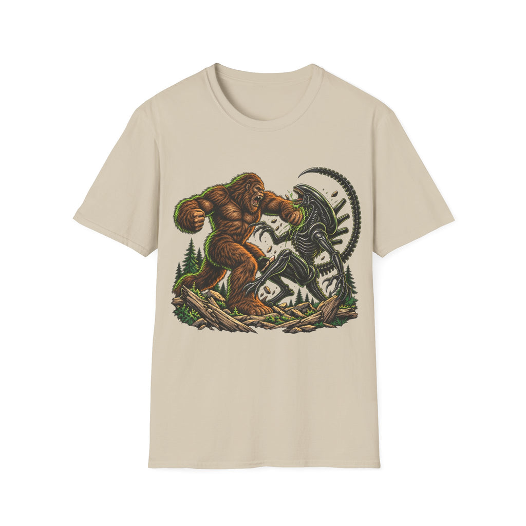 Bigfoot vs xenomorph  T-Shirt