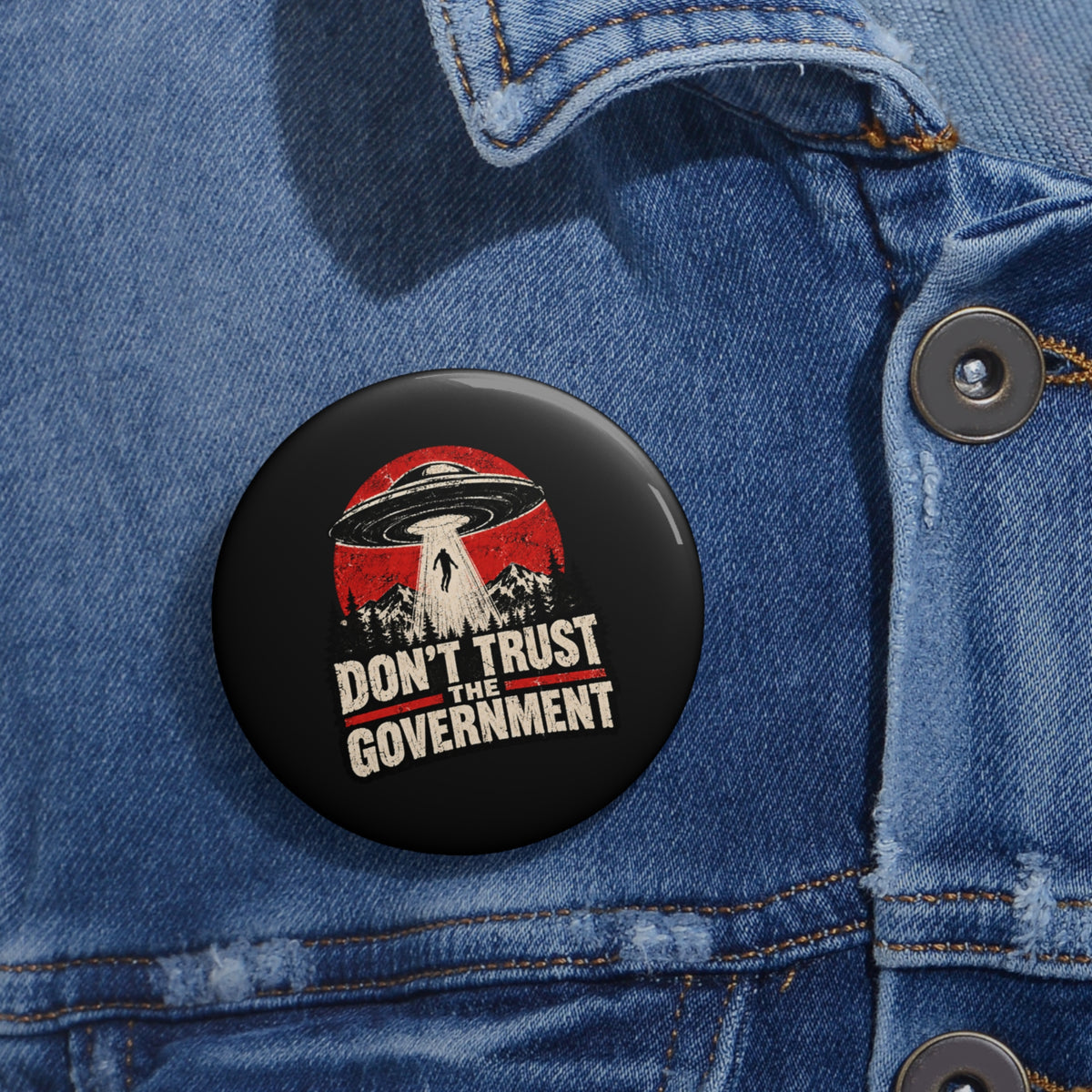 Pin Button — "Don't Trust the Government" UFO Conspiracy Enamel Pin