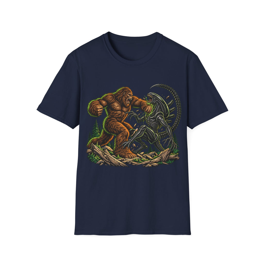 Bigfoot vs xenomorph  T-Shirt