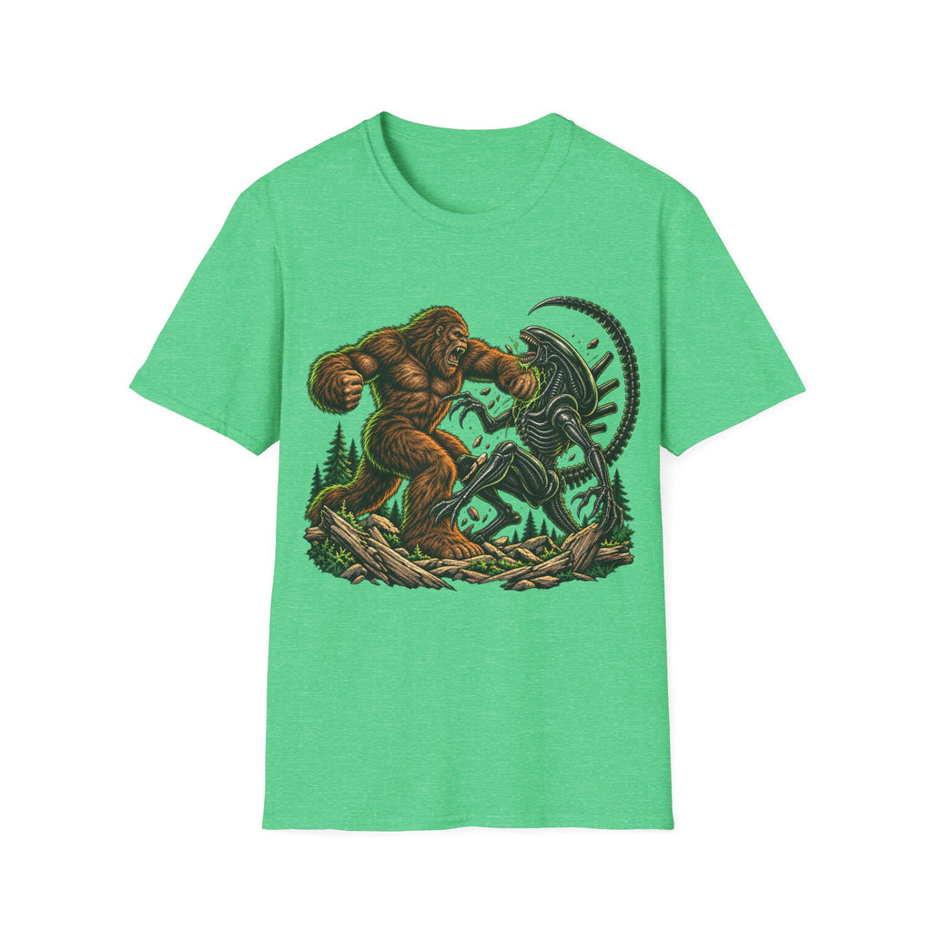 Bigfoot vs xenomorph  T-Shirt