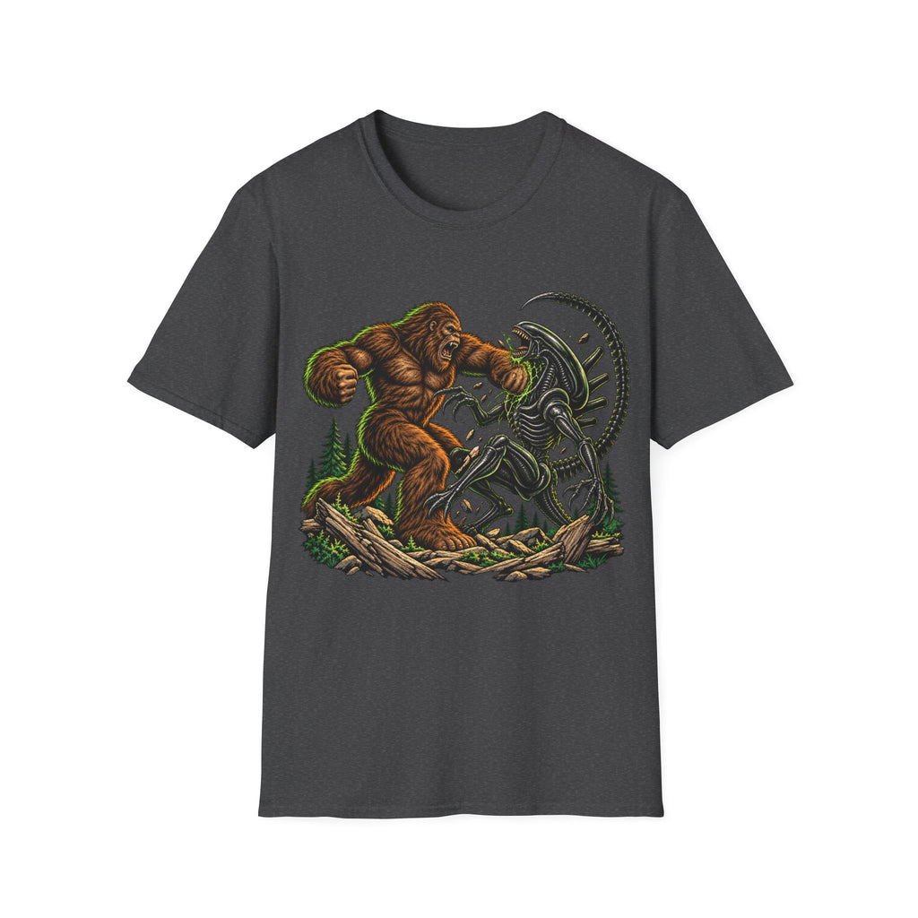 Bigfoot vs xenomorph  T-Shirt