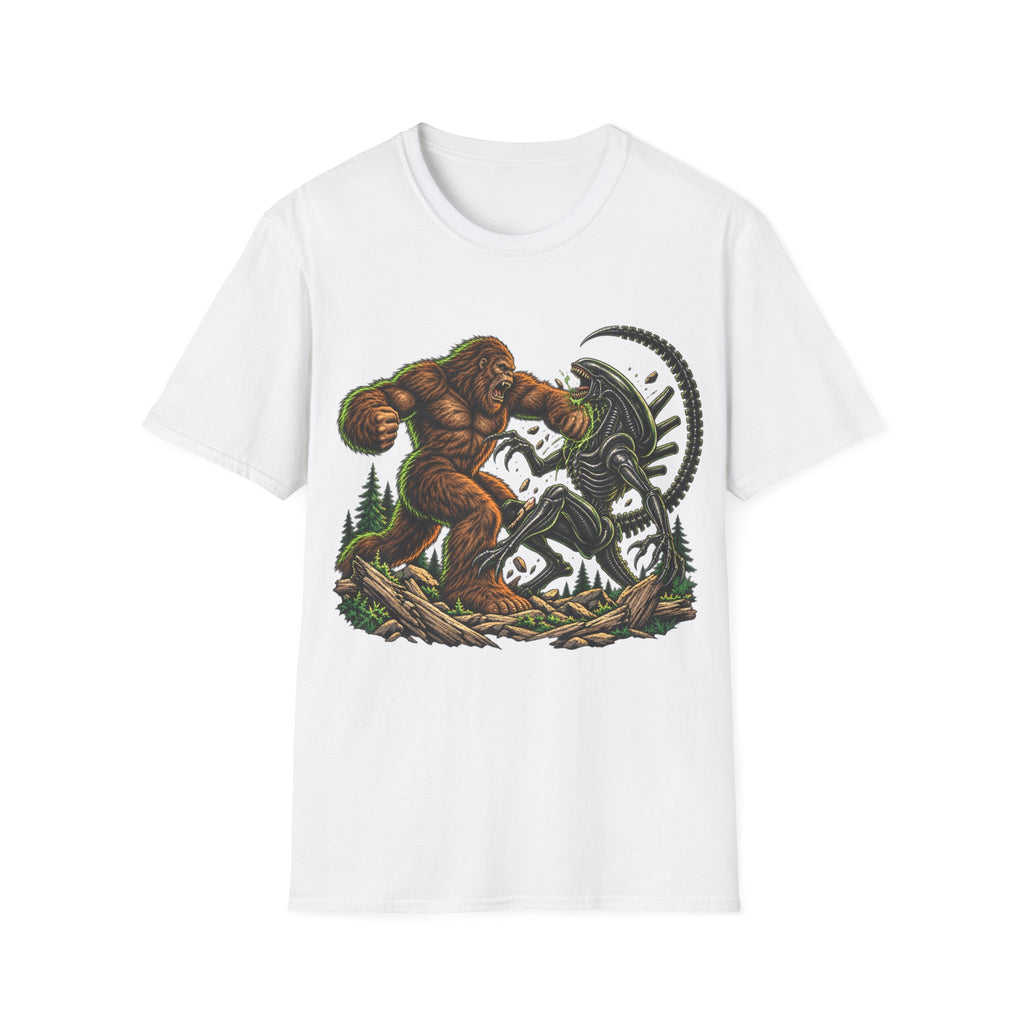 Bigfoot vs xenomorph  T-Shirt