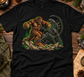 Bigfoot vs xenomorph  T-Shirt